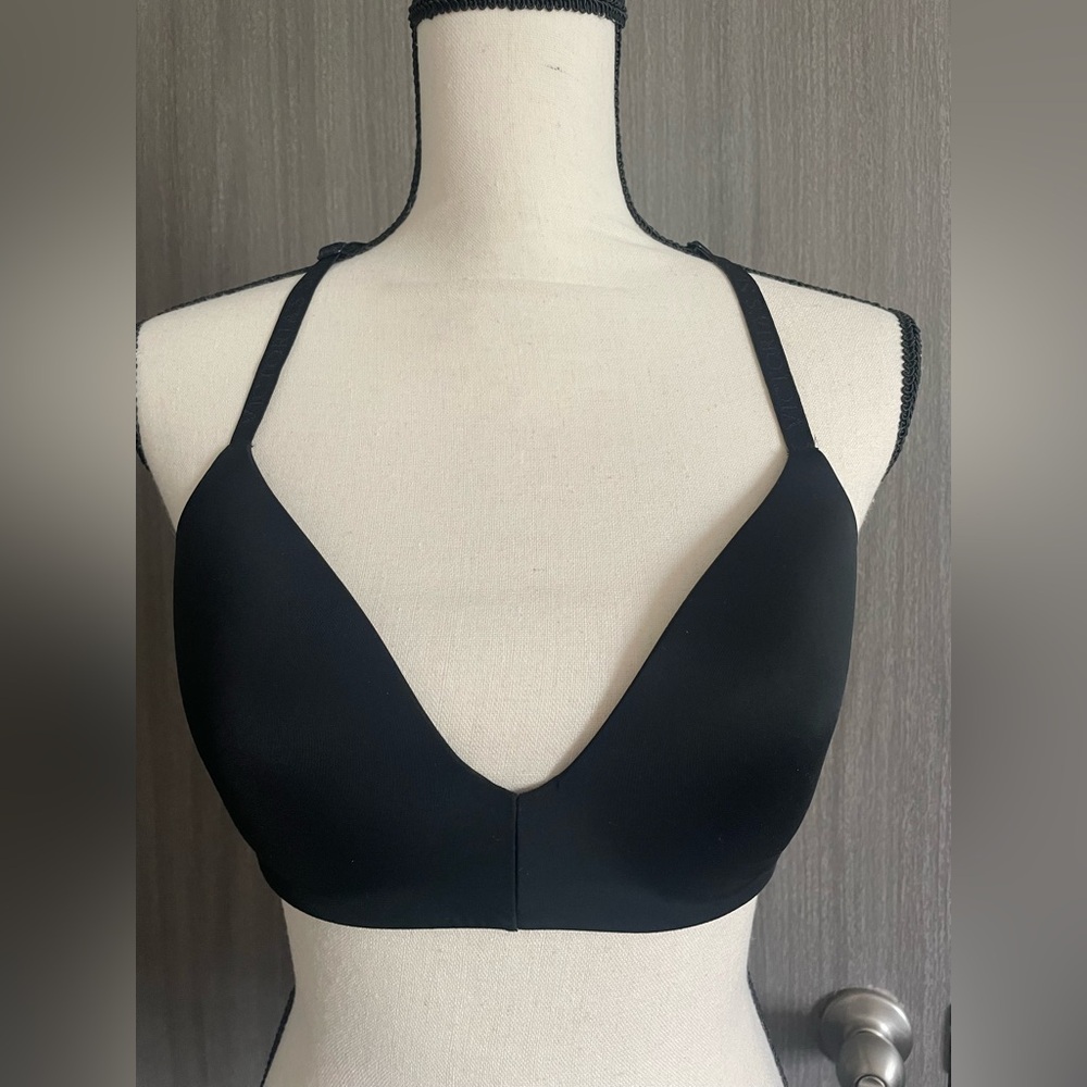 (2) Victoria’s Secret Lightly Lined front closure t-shirt bra